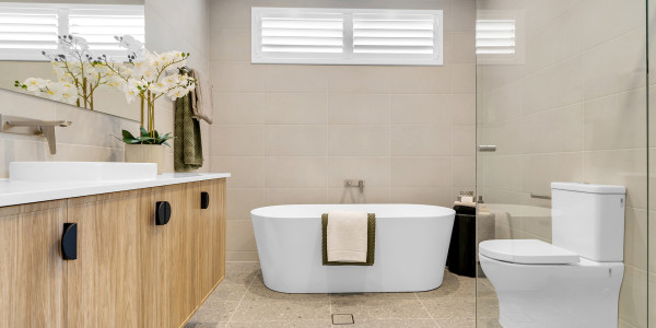 Trinity bathroom bath 2 web 1920w04